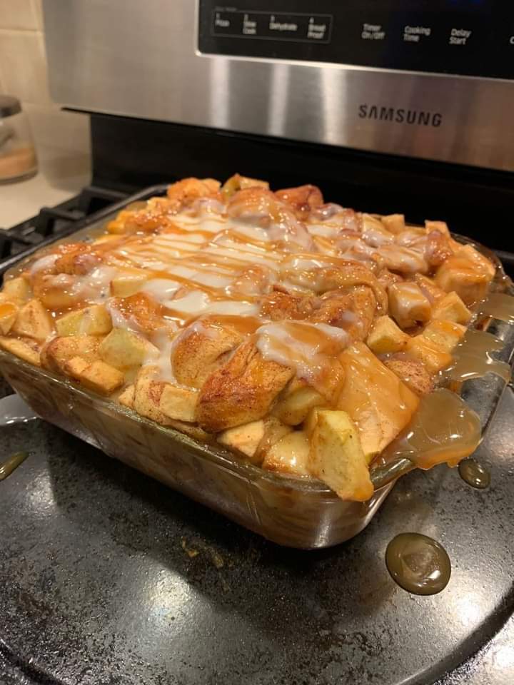 APPLE CINNAMON ROLL LASAGNA